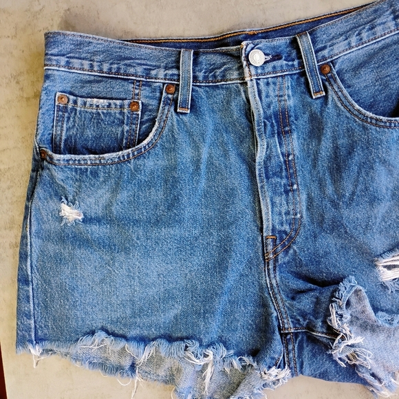 Levi's 501 Distressed Denim Shorts Women's 31 Waist Blue Festival High Rise - Picture 2 of 13
